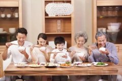 中医养生小常识：晚餐怎么吃，决定了你的寿命长度！做到“挑三减四”，才能健康又长寿。