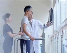 脑中风康复不要错过黄金康复期，教你3节康复操