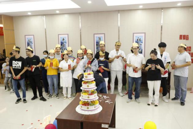 合肥康华康复医院员工集体生日会其乐融融