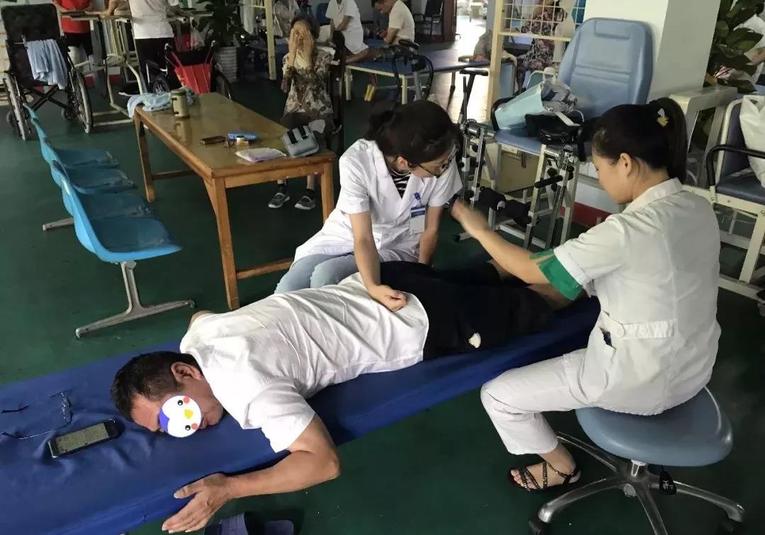中秋节，向奋斗在一线的医护人员致敬！