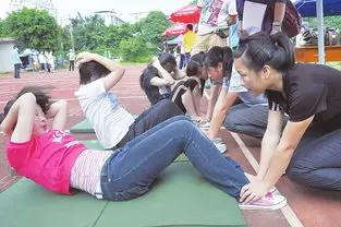 如何快速拥有八块腹肌？