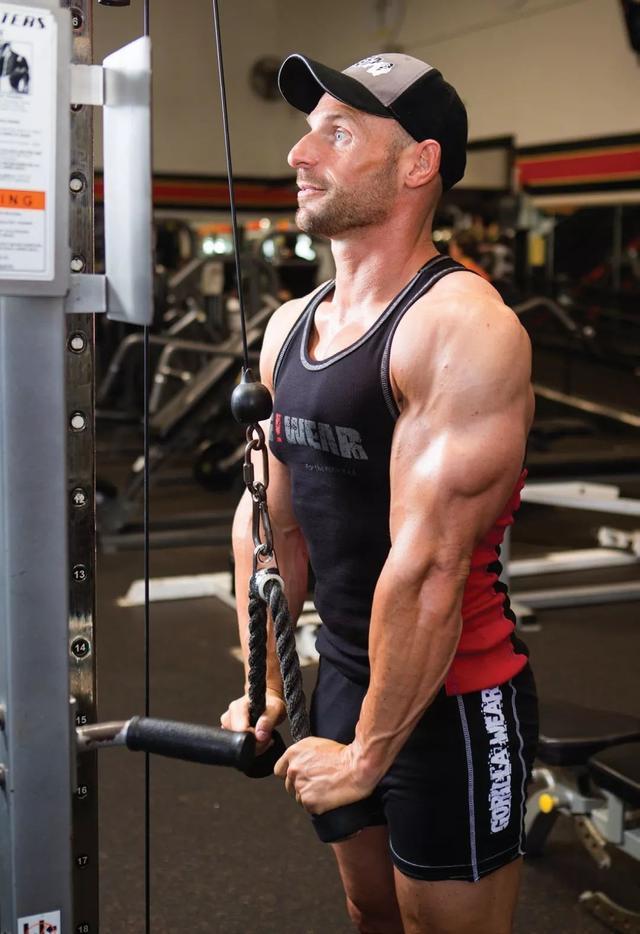 4个动作助你雕刻麒麟臂!手臂