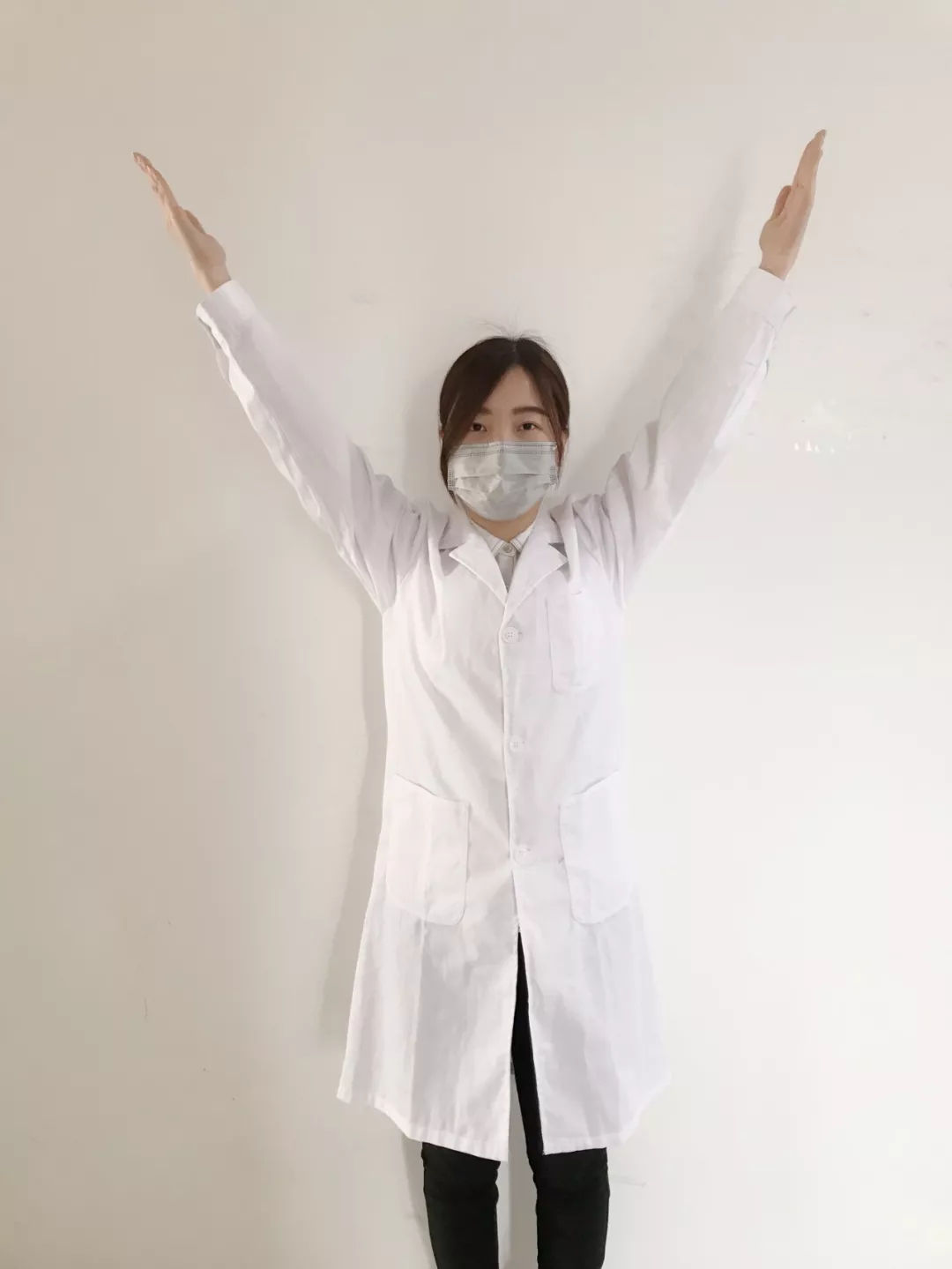 溜肩就像滑滑梯，5个动作纠正你的体态问题要领