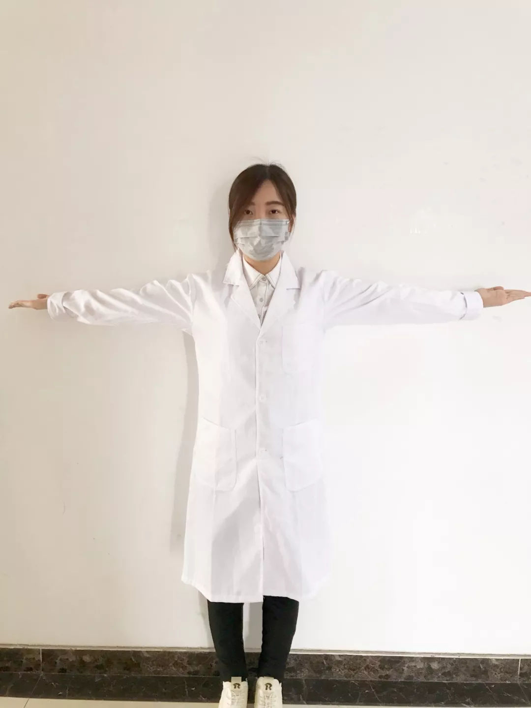 溜肩就像滑滑梯，5个动作纠正你的体态问题要领