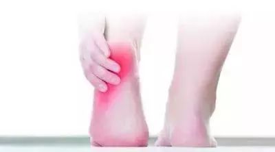 足跟痛是什么原因导致的？如何治疗？症状