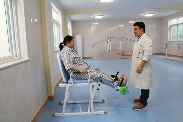 股骨头坏死这样康复治疗很有效